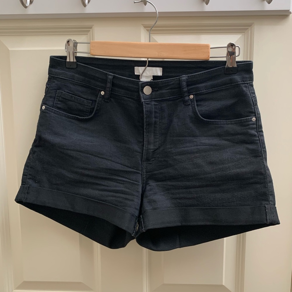 H&M black shorts